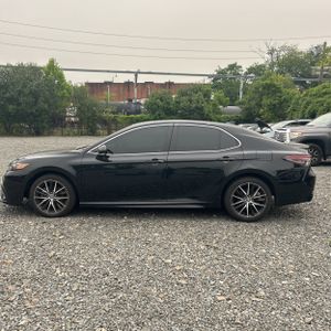 2023 Toyota CAMRY SE photo 3
