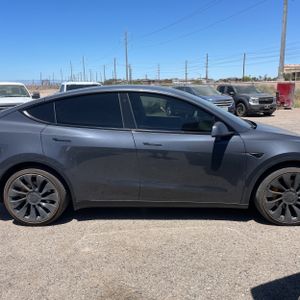TESLA MODEL Y LONG RANGE - 10