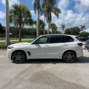 2025 BMW X5 M60I — фото 3