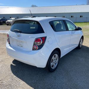 CHEVROLET SONIC LS AUTO - 8
