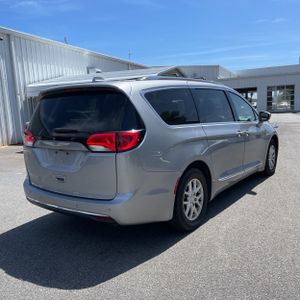 CHRYSLER PACIFICA TOURING L - 8
