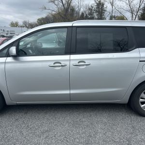 KIA SEDONA LX - 4