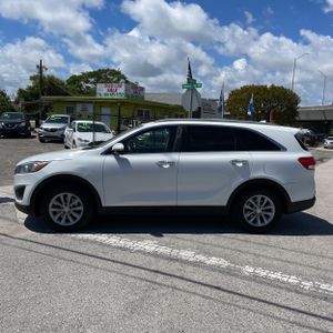 KIA SORENTO LX V6 - 3