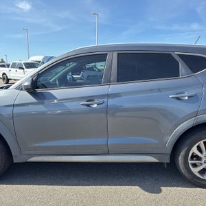HYUNDAI TUCSON SE - 4