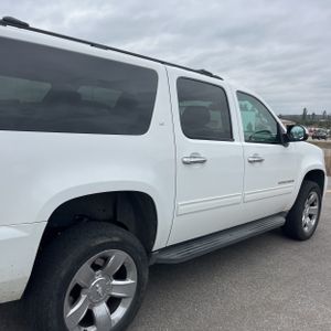 CHEVROLET SUBURBAN - 9