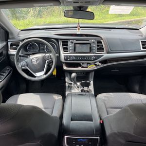 صورة مصغرة 36 لـ 2017 Toyota HIGHLANDER LE