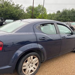 DODGE AVENGER SE - 9