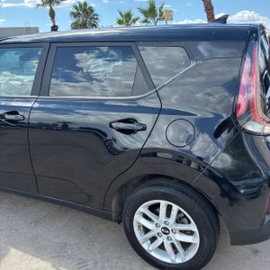 صورة 6 لـ 2023 KIA SOUL LX