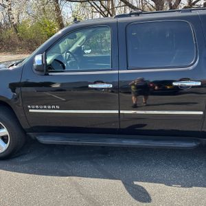 CHEVROLET SUBURBAN LTZ - 4