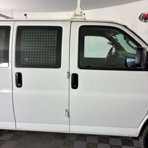 CHEVROLET EXPRESS 2500 - 9