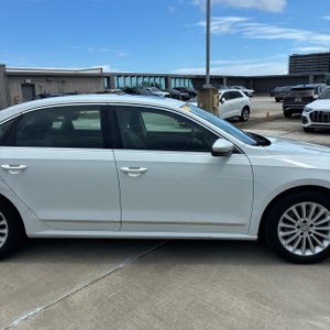 2016 Volkswagen PASSAT 1.8T SE — фото 11