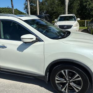 2018 Nissan ROGUE SL 照片 11