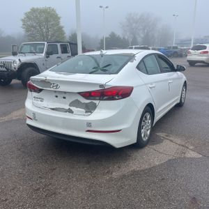 HYUNDAI ELANTRA SE - 7