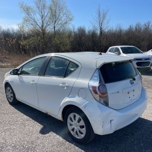 TOYOTA PRIUS C - 5