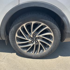 2019 Lincoln NAUTILUS RESERVE — миниатюра 18