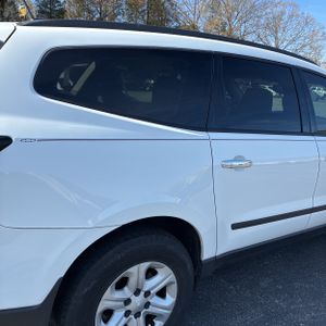 CHEVROLET TRAVERSE LS - 8