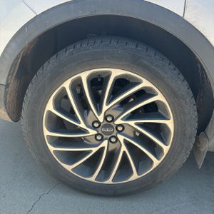 2019 Lincoln NAUTILUS RESERVE — миниатюра 19