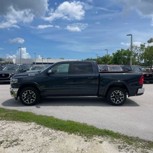 2026 RAM 1500 LARAMIE CREW CAB 4X4 5'7" BOX — фото 3