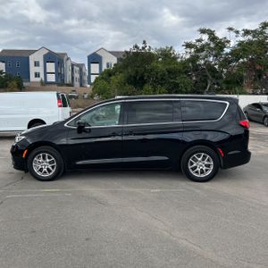 CHRYSLER PACIFICA TOURING L - 3