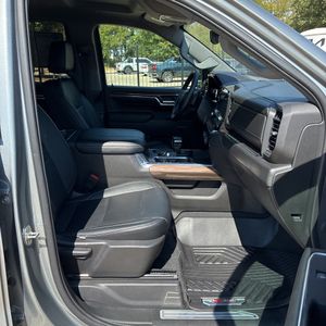 صورة 33 لـ 2023 Chevrolet SILVERADO 1500 RST