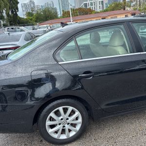 VOLKSWAGEN JETTA SE - 9