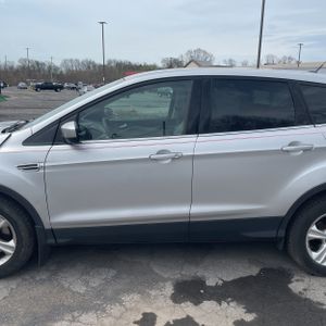 FORD ESCAPE SE - 4