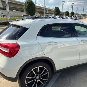 MERCEDES-BENZ GLA - 9