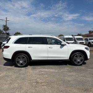 2025 Mercedes-BENZ GLS photo 10
