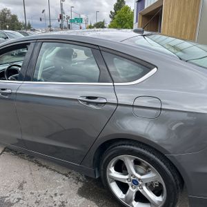 FORD FUSION SE - 6