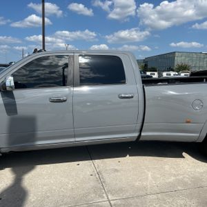 2017 RAM 3500 LARAMIE — фото 4