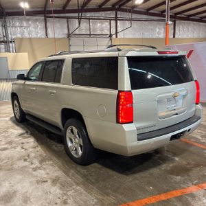 CHEVROLET SUBURBAN LS - 5