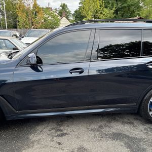 صورة 4 لـ 2021 BMW X7 M50I
