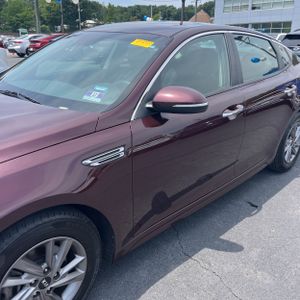 2020 KIA OPTIMA LX photo 2