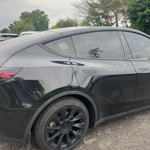 TESLA MODEL Y LONG RANGE - 9