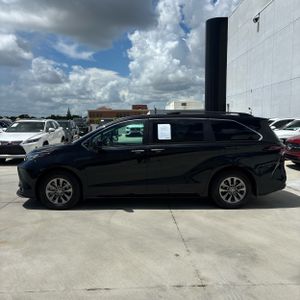 2025 Toyota SIENNA XLE 8-PASSENGER 照片 3