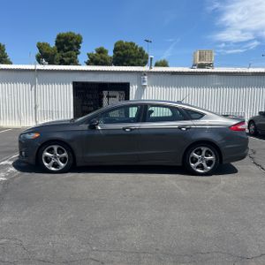 FORD FUSION SE - 3