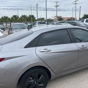 HYUNDAI ELANTRA SEL - 9