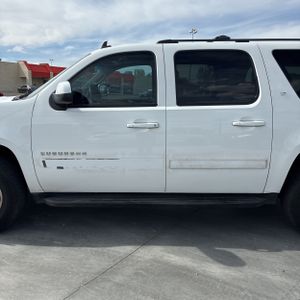 CHEVROLET SUBURBAN LT - 4