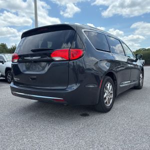 CHRYSLER PACIFICA TOURING L - 8