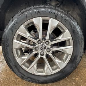 2021 Toyota RAV4 XLE PREMIUM thumbnail 19