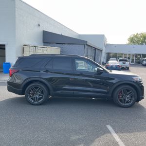FORD EXPLORER ST - 10