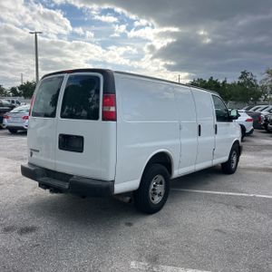 CHEVROLET EXPRESS 2500 - 8