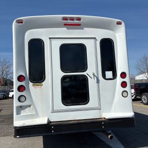 FORD E-350 CUTAWAY - 7