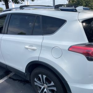 2017 Toyota RAV4 LE — фото 6