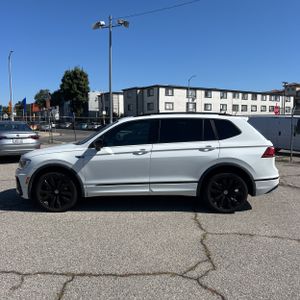 VOLKSWAGEN TIGUAN SE R-LINE BLACK - 3