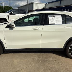 MERCEDES-BENZ GLA - 4