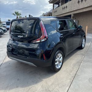 صورة 8 لـ 2023 KIA SOUL LX