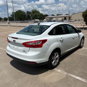 FORD FOCUS SE - 8