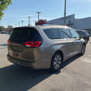 CHRYSLER PACIFICA HYBRID LIMITED - 8