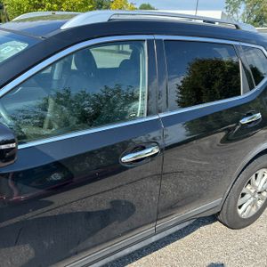 2017 Nissan ROGUE SV — фото 3